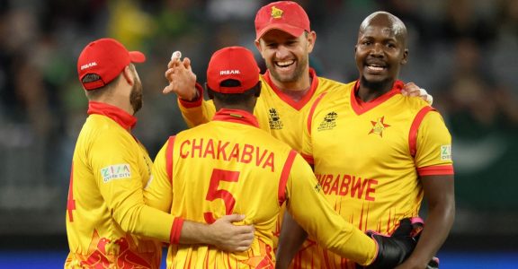 Zimbabwe Defeated Pakistan By 1 Run In T20 World Cup 2022